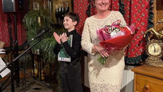 Koncert Tymona Bitkowskiego. Wiejski Salon Poezji pękał w szwach [GALERIA ZDJĘĆ]