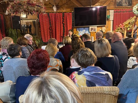 Koncert Tymona Bitkowskiego. Wiejski Salon Poezji pękał w szwach [GALERIA ZDJĘĆ]