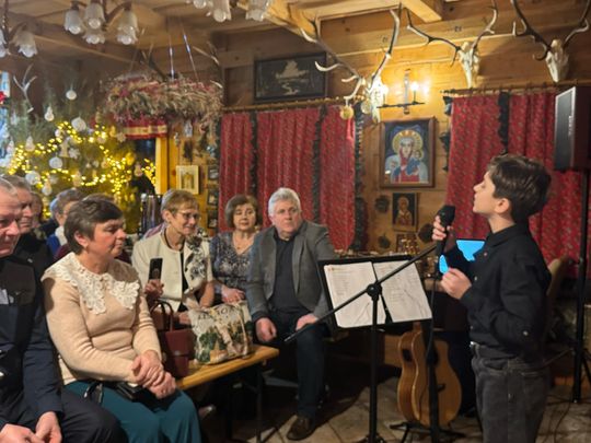 Koncert Tymona Bitkowskiego. Wiejski Salon Poezji pękał w szwach [GALERIA ZDJĘĆ]
