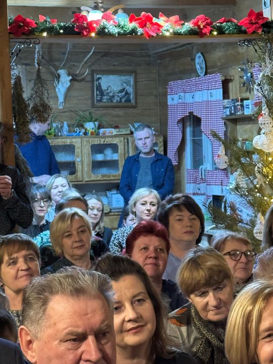 Koncert Tymona Bitkowskiego. Wiejski Salon Poezji pękał w szwach [GALERIA ZDJĘĆ]