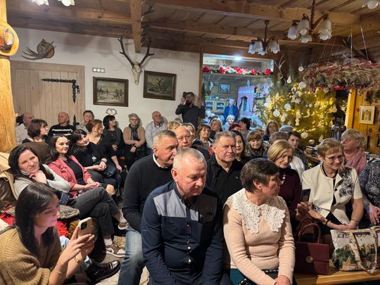 Koncert Tymona Bitkowskiego. Wiejski Salon Poezji pękał w szwach [GALERIA ZDJĘĆ]