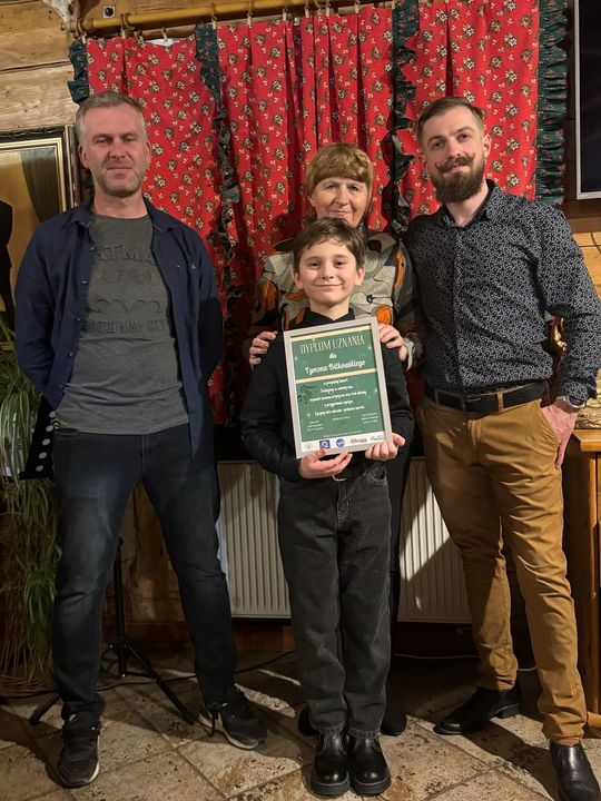 Koncert Tymona Bitkowskiego. Wiejski Salon Poezji pękał w szwach [GALERIA ZDJĘĆ]