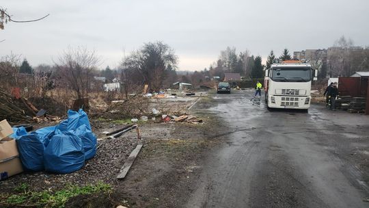 Chełm. Wielkie śmietnisko przy Karłowicza! Prezydent Banaszek zdegustowany... [ZDJĘCIA]