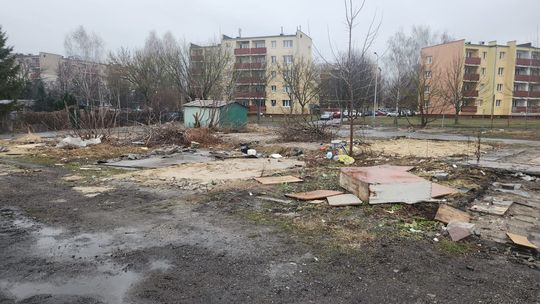 Chełm. Wielkie śmietnisko przy Karłowicza! Prezydent Banaszek zdegustowany... [ZDJĘCIA]