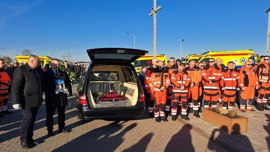 Pogrzeb śp. Cezarego Lotkowskiego - ratownika medycznego, który tragicznie zginął w Siedlcach [GALERIA ZDJĘĆ]