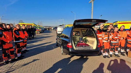 Pogrzeb śp. Cezarego Lotkowskiego - ratownika medycznego, który tragicznie zginął w Siedlcach [GALERIA ZDJĘĆ]