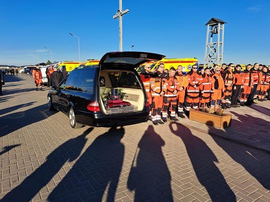 Pogrzeb śp. Cezarego Lotkowskiego - ratownika medycznego, który tragicznie zginął w Siedlcach [GALERIA ZDJĘĆ]