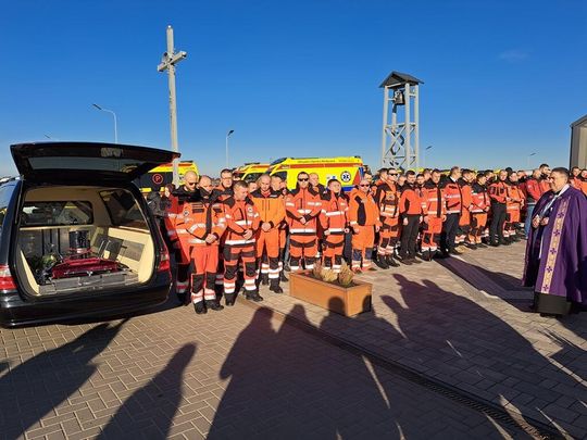 Pogrzeb śp. Cezarego Lotkowskiego - ratownika medycznego, który tragicznie zginął w Siedlcach [GALERIA ZDJĘĆ]