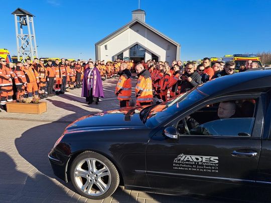Pogrzeb śp. Cezarego Lotkowskiego - ratownika medycznego, który tragicznie zginął w Siedlcach [GALERIA ZDJĘĆ]
