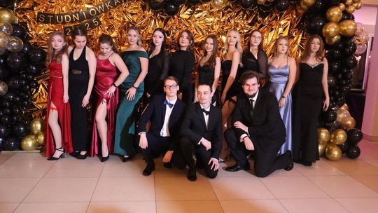 Studniówka 2025 - Zespół Szkół Gastronomicznych i Hotelarskich w Chełmie [GALERIA ZDJĘĆ]