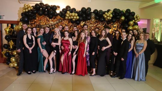 Studniówka 2025 - Zespół Szkół Gastronomicznych i Hotelarskich w Chełmie [GALERIA ZDJĘĆ]