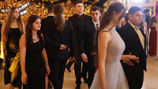 Studniówka 2025 - Zespół Szkół Gastronomicznych i Hotelarskich w Chełmie [GALERIA ZDJĘĆ]