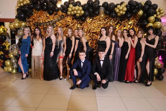 Studniówka 2025 - Zespół Szkół Gastronomicznych i Hotelarskich w Chełmie [GALERIA ZDJĘĆ]