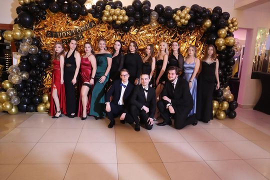 Studniówka 2025 - Zespół Szkół Gastronomicznych i Hotelarskich w Chełmie [GALERIA ZDJĘĆ]