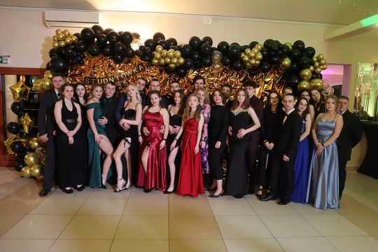Studniówka 2025 - Zespół Szkół Gastronomicznych i Hotelarskich w Chełmie [GALERIA ZDJĘĆ]