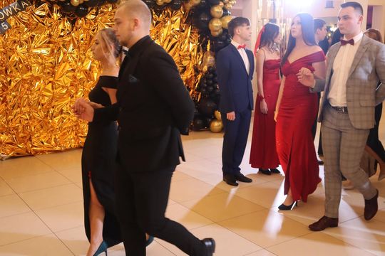 Studniówka 2025 - Zespół Szkół Gastronomicznych i Hotelarskich w Chełmie [GALERIA ZDJĘĆ]