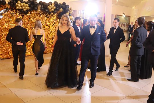 Studniówka 2025 - Zespół Szkół Gastronomicznych i Hotelarskich w Chełmie [GALERIA ZDJĘĆ]