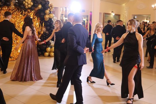 Studniówka 2025 - Zespół Szkół Gastronomicznych i Hotelarskich w Chełmie [GALERIA ZDJĘĆ]