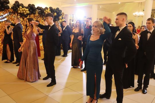 Studniówka 2025 - Zespół Szkół Gastronomicznych i Hotelarskich w Chełmie [GALERIA ZDJĘĆ]