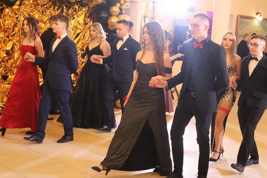 Studniówka 2025 - Zespół Szkół Gastronomicznych i Hotelarskich w Chełmie [GALERIA ZDJĘĆ]