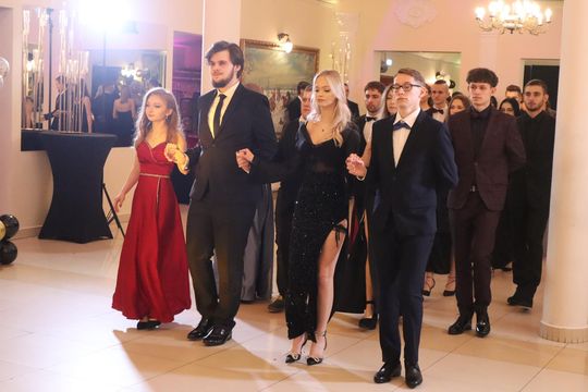 Studniówka 2025 - Zespół Szkół Gastronomicznych i Hotelarskich w Chełmie [GALERIA ZDJĘĆ]