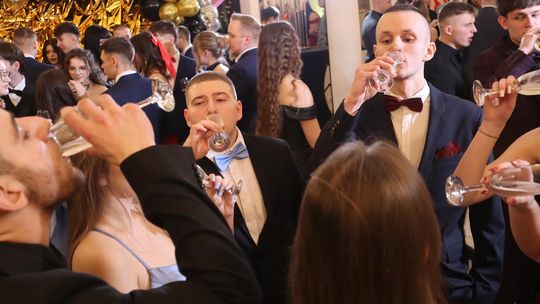 Studniówka 2025 - Zespół Szkół Gastronomicznych i Hotelarskich w Chełmie [GALERIA ZDJĘĆ]