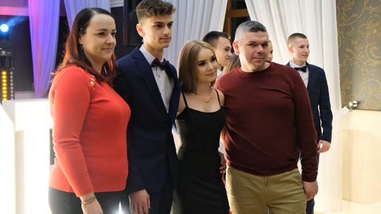 Studniówka 2025 - Zespół Szkół Ekonomicznych i Mundurowych w Chełmie cz. I [GALERIA ZDJĘĆ]