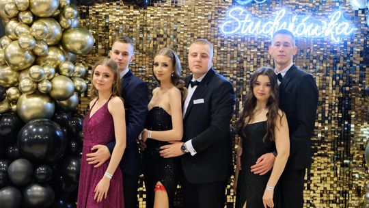 Studniówka 2025 - Zespół Szkół Ekonomicznych i Mundurowych w Chełmie cz. I [GALERIA ZDJĘĆ]