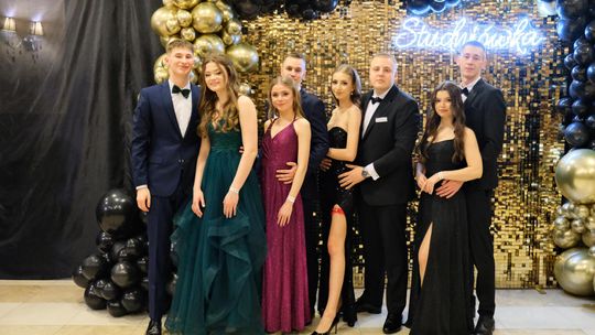 Studniówka 2025 - Zespół Szkół Ekonomicznych i Mundurowych w Chełmie cz. I [GALERIA ZDJĘĆ]