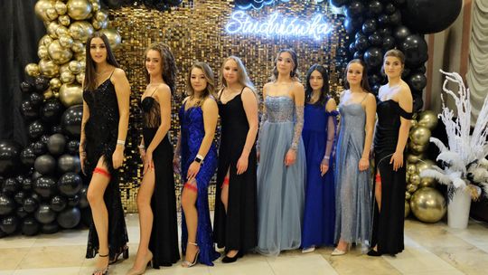 Studniówka 2025 - Zespół Szkół Ekonomicznych i Mundurowych w Chełmie cz. I [GALERIA ZDJĘĆ]