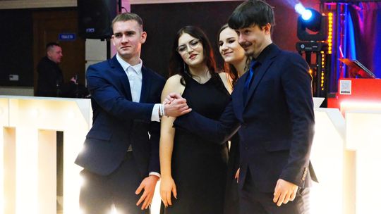 Studniówka 2025 - Zespół Szkół Ekonomicznych i Mundurowych w Chełmie cz. I [GALERIA ZDJĘĆ]