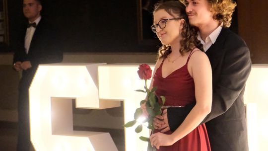 Studniówka 2025 - Zespół Szkół Ekonomicznych i Mundurowych w Chełmie cz. I [GALERIA ZDJĘĆ]