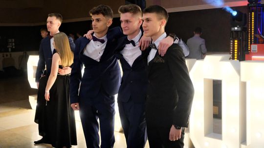 Studniówka 2025 - Zespół Szkół Ekonomicznych i Mundurowych w Chełmie cz. I [GALERIA ZDJĘĆ]