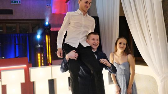 Studniówka 2025 - Zespół Szkół Ekonomicznych i Mundurowych w Chełmie cz. I [GALERIA ZDJĘĆ]