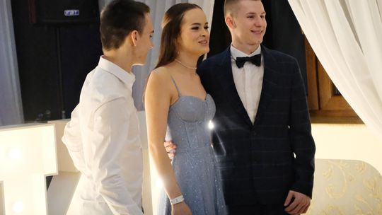 Studniówka 2025 - Zespół Szkół Ekonomicznych i Mundurowych w Chełmie cz. I [GALERIA ZDJĘĆ]