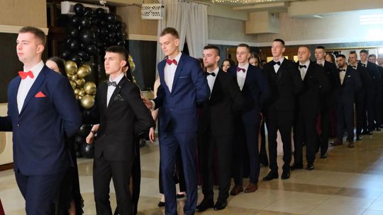 Studniówka 2025 - Zespół Szkół Ekonomicznych i Mundurowych w Chełmie cz. I [GALERIA ZDJĘĆ]