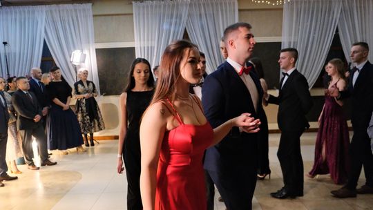 Studniówka 2025 - Zespół Szkół Ekonomicznych i Mundurowych w Chełmie cz. I [GALERIA ZDJĘĆ]