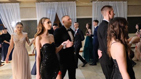 Studniówka 2025 - Zespół Szkół Ekonomicznych i Mundurowych w Chełmie cz. I [GALERIA ZDJĘĆ]