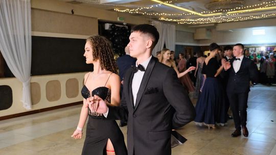 Studniówka 2025 - Zespół Szkół Ekonomicznych i Mundurowych w Chełmie cz. I [GALERIA ZDJĘĆ]