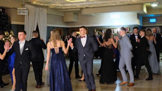 Studniówka 2025 - Zespół Szkół Ekonomicznych i Mundurowych w Chełmie cz. I [GALERIA ZDJĘĆ]