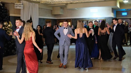 Studniówka 2025 - Zespół Szkół Ekonomicznych i Mundurowych w Chełmie cz. I [GALERIA ZDJĘĆ]