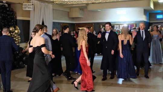 Studniówka 2025 - Zespół Szkół Ekonomicznych i Mundurowych w Chełmie cz. I [GALERIA ZDJĘĆ]