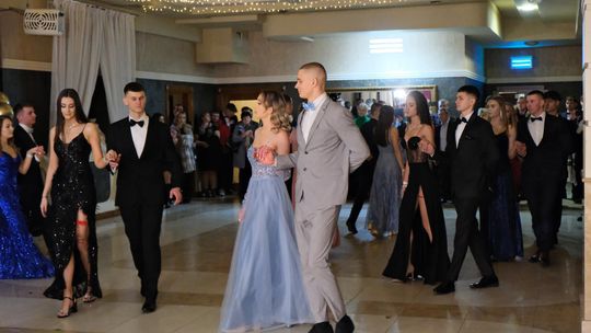 Studniówka 2025 - Zespół Szkół Ekonomicznych i Mundurowych w Chełmie cz. I [GALERIA ZDJĘĆ]