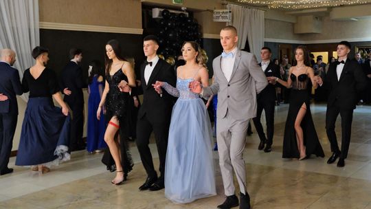 Studniówka 2025 - Zespół Szkół Ekonomicznych i Mundurowych w Chełmie cz. I [GALERIA ZDJĘĆ]