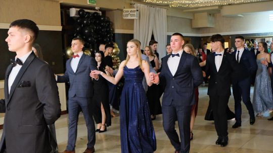 Studniówka 2025 - Zespół Szkół Ekonomicznych i Mundurowych w Chełmie cz. I [GALERIA ZDJĘĆ]