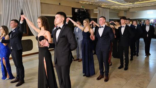 Studniówka 2025 - Zespół Szkół Ekonomicznych i Mundurowych w Chełmie cz. I [GALERIA ZDJĘĆ]