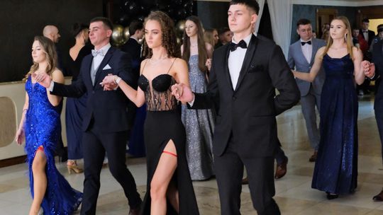 Studniówka 2025 - Zespół Szkół Ekonomicznych i Mundurowych w Chełmie cz. I [GALERIA ZDJĘĆ]