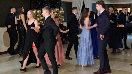 Studniówka 2025 - Zespół Szkół Ekonomicznych i Mundurowych w Chełmie cz. I [GALERIA ZDJĘĆ]