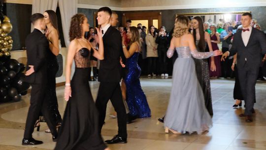 Studniówka 2025 - Zespół Szkół Ekonomicznych i Mundurowych w Chełmie cz. I [GALERIA ZDJĘĆ]