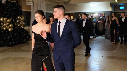 Studniówka 2025 - Zespół Szkół Ekonomicznych i Mundurowych w Chełmie cz. I [GALERIA ZDJĘĆ]